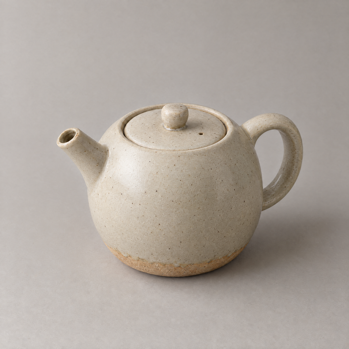 Round Teapot in Ash glaze