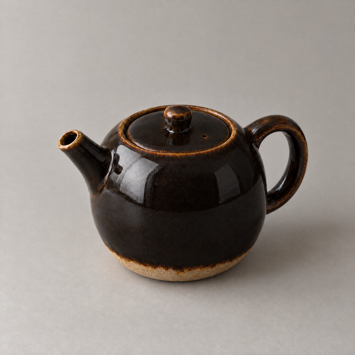 Round Teapot in Iron glaze
